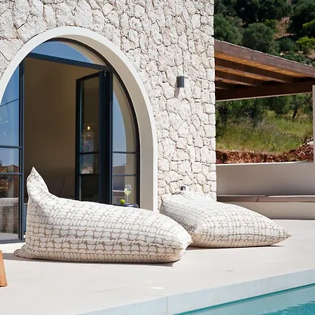 Villa White Arch *