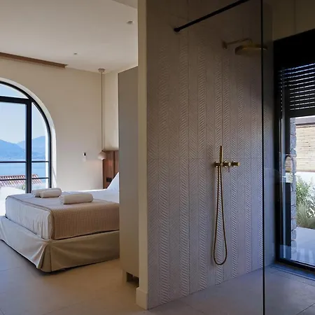 Villa White Arch