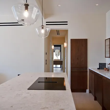 Villa White Arch *